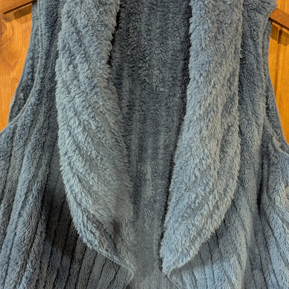 Blue Faux Fur Vest‎